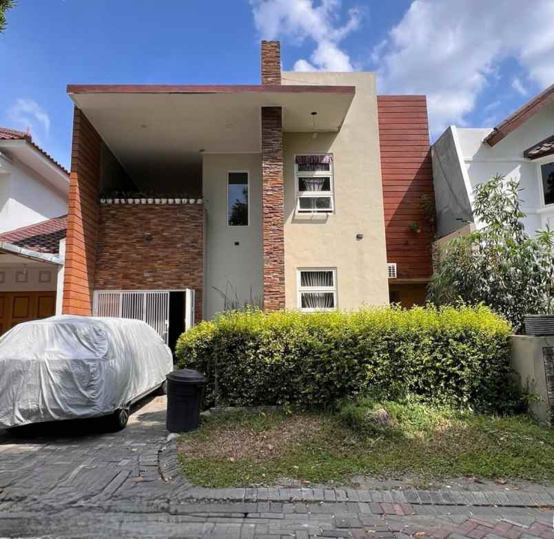 dijual rumah pakuwon indah villa valensia