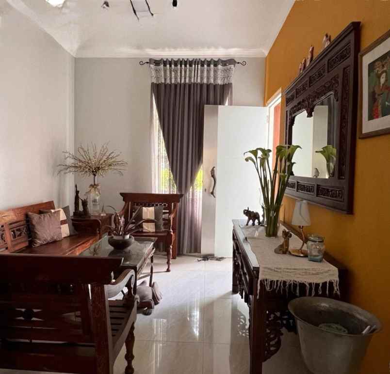 dijual rumah pakuwon indah villa valensia