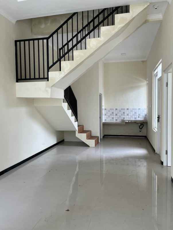 dijual rumah pelabuhan ketapang sukun