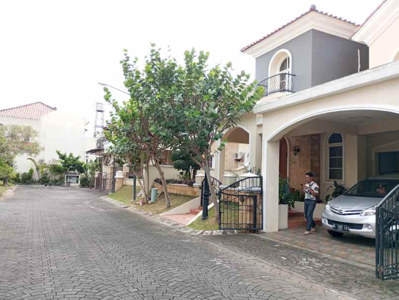 dijual rumah peruamah casa grande