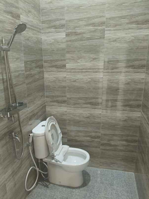 dijual rumah perum barata