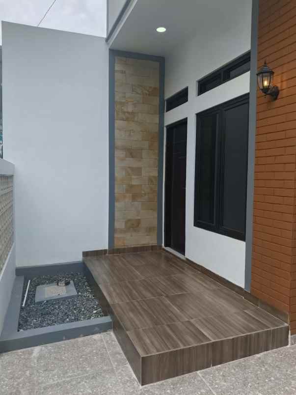 dijual rumah perum barata