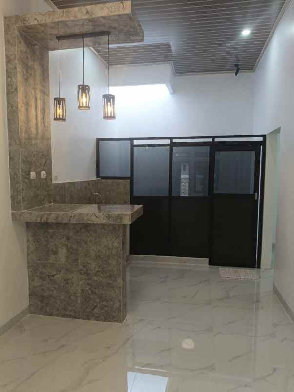 dijual rumah perum barata