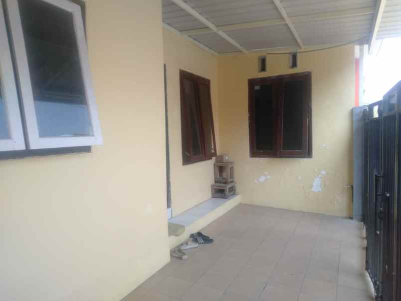 dijual rumah perum dau inside