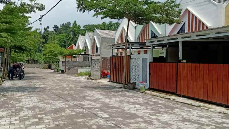 dijual rumah perum karta kirana kebitan