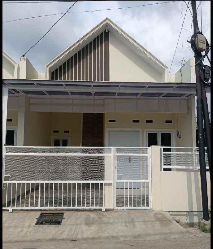 dijual rumah perum wisma seroja