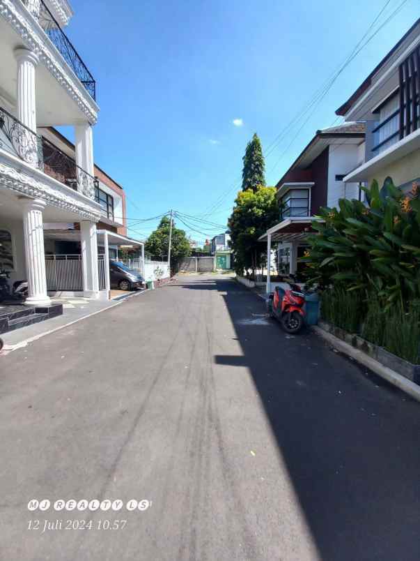 dijual rumah perumahan pelangi antapani