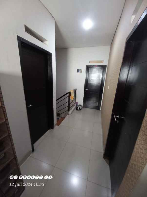 dijual rumah perumahan pelangi antapani