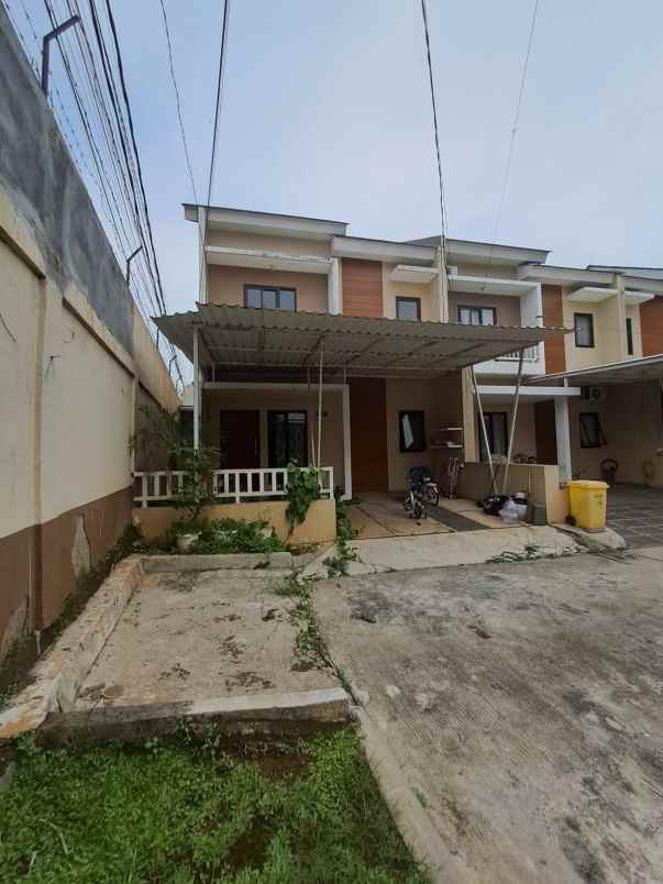 dijual rumah perumahan royal oak