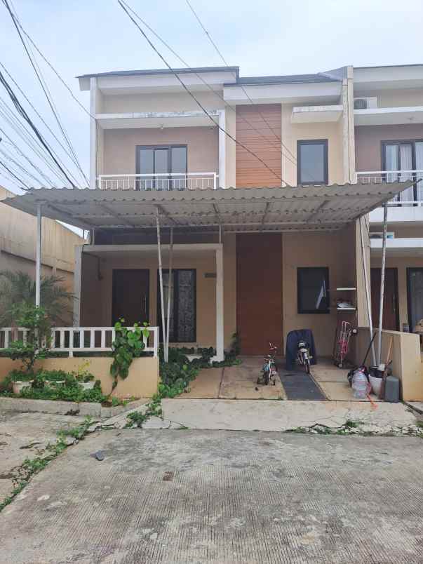 dijual rumah perumahan royal oak