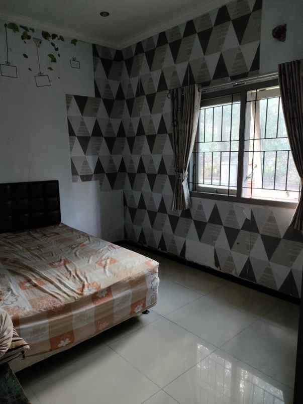 dijual rumah perumahan taman