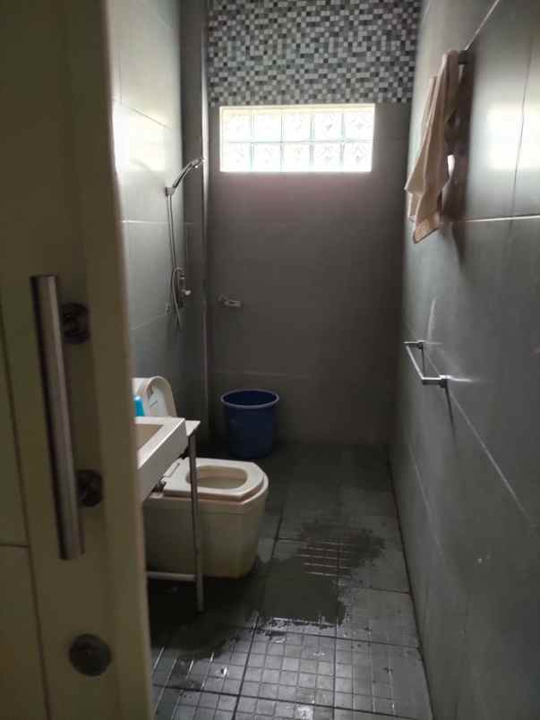 dijual rumah perumahan taman