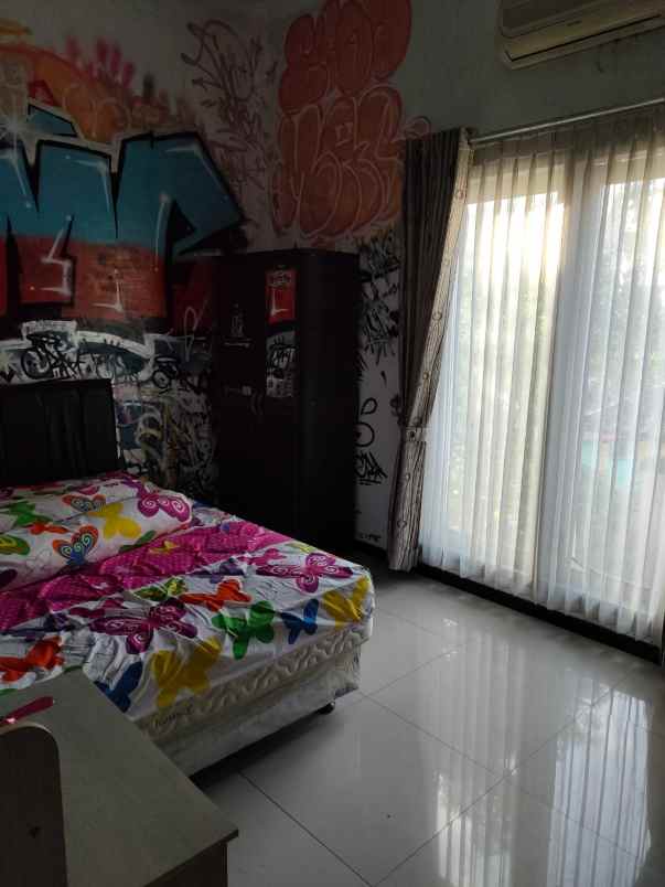 dijual rumah perumahan taman