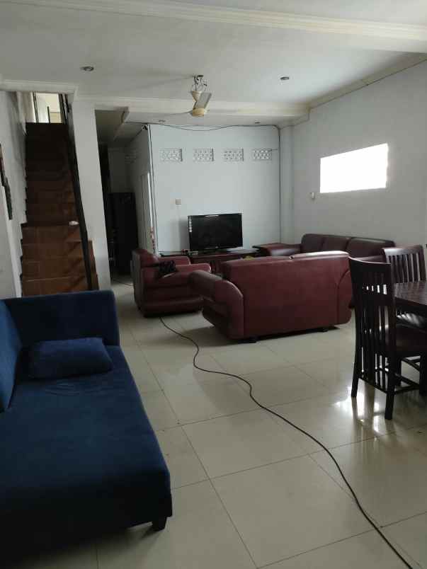 dijual rumah perumahan taman