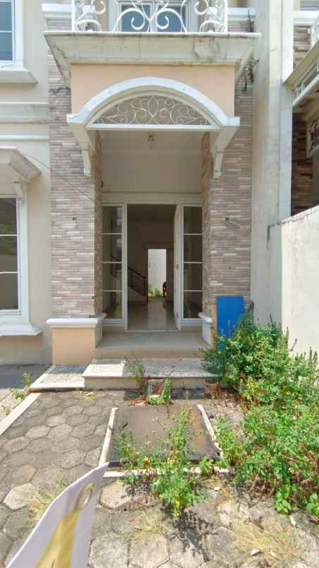 dijual rumah perumahan the royal