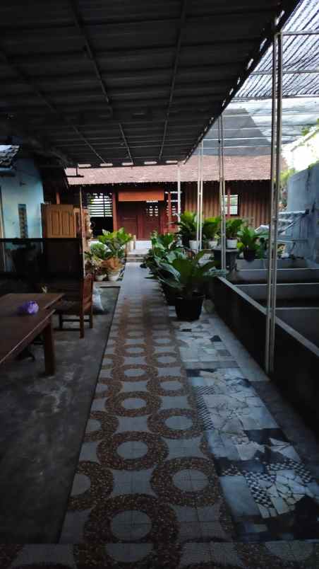 dijual rumah plus rumah makan di kudus