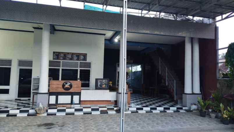 dijual rumah plus rumah makan di kudus