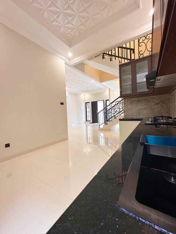 dijual rumah pondok bambu