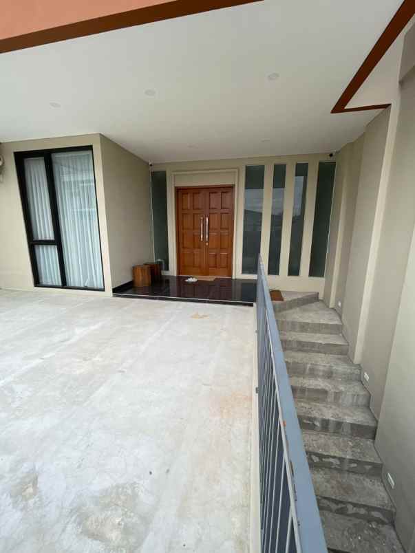 dijual rumah pulomas