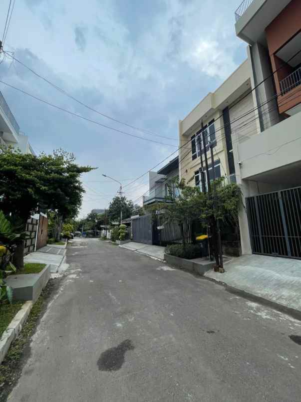 dijual rumah pulomas