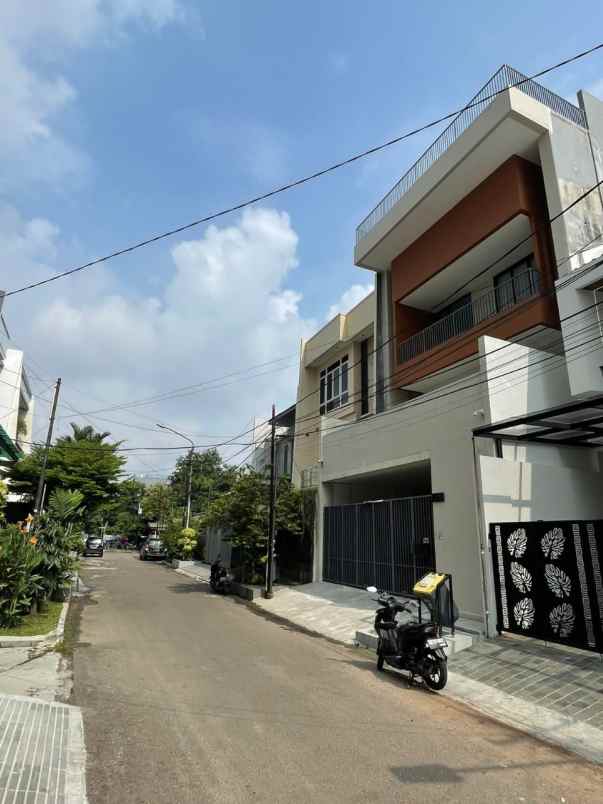 dijual rumah pulomas