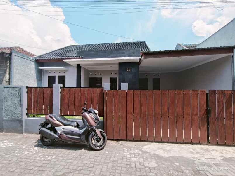 dijual rumah purwomartani