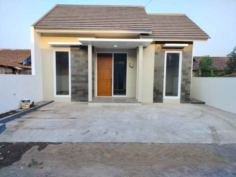 dijual rumah purwomartani kalasan