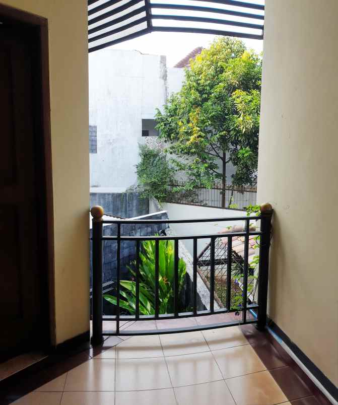 dijual rumah raffless hills cibubur