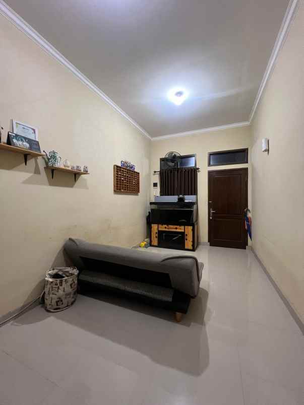 dijual rumah ratu jaya