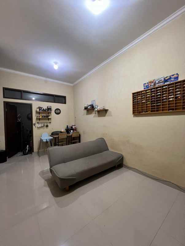 dijual rumah ratu jaya