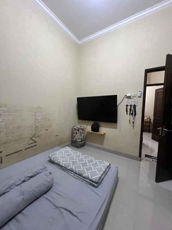 dijual rumah ratu jaya