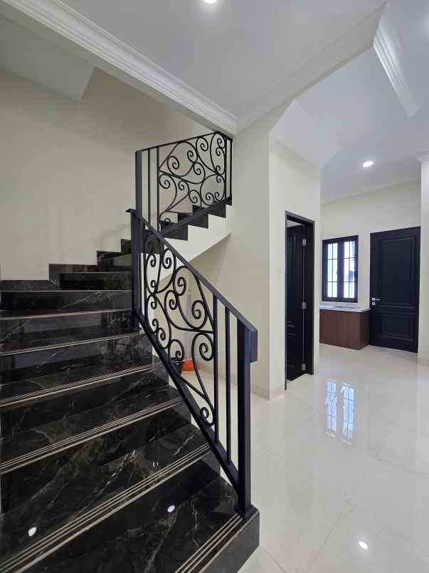 dijual rumah rawamangun jakarta timur