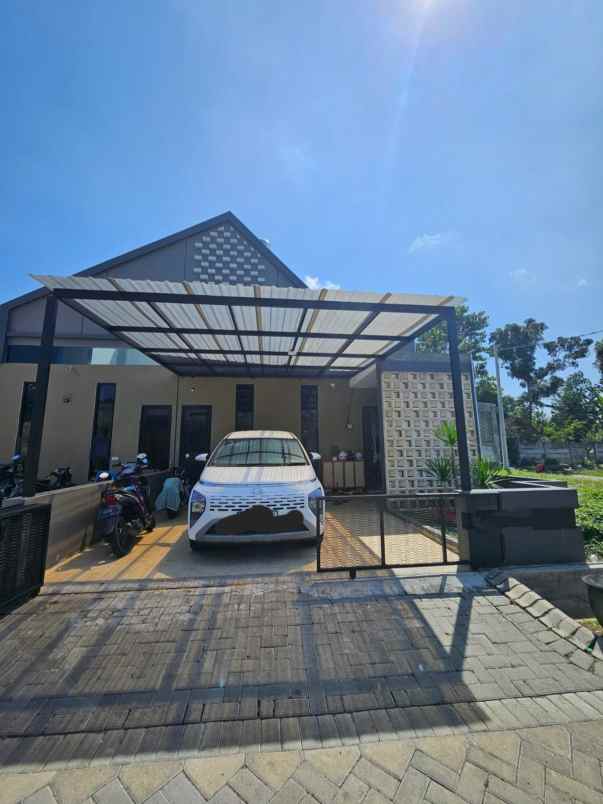 dijual rumah rich village jember