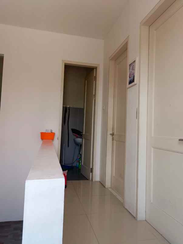 dijual rumah royal residence