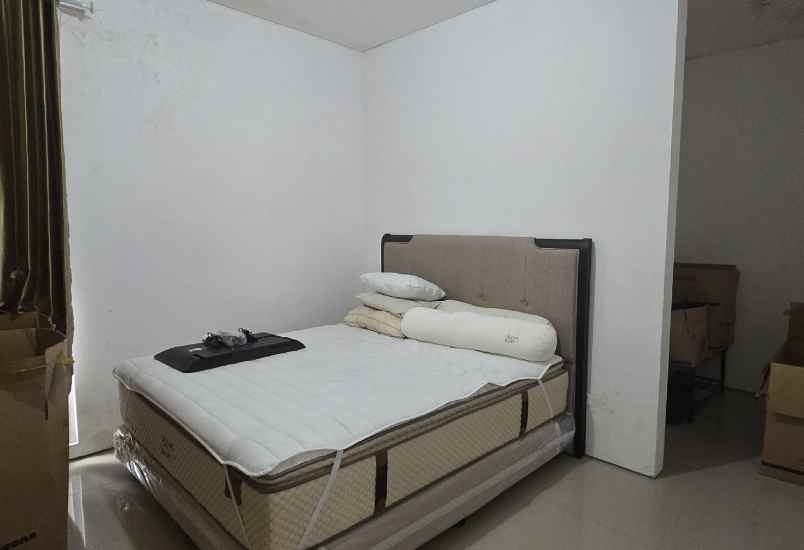 dijual rumah royal residence cluster