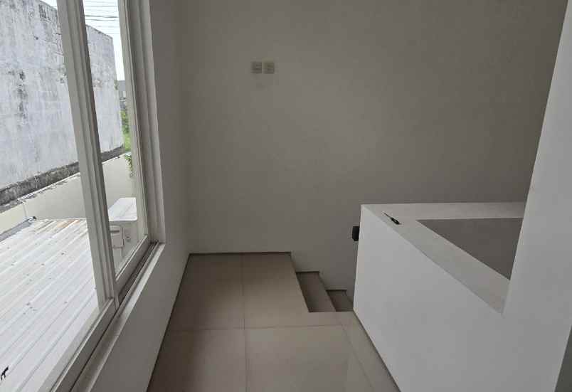 dijual rumah royal residence cluster