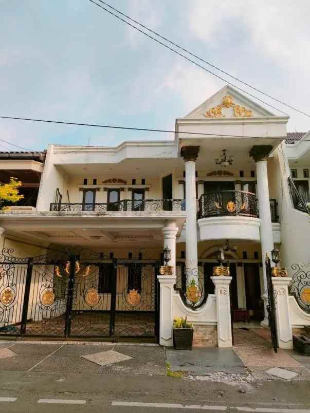 dijual rumah rumah di taman malaka