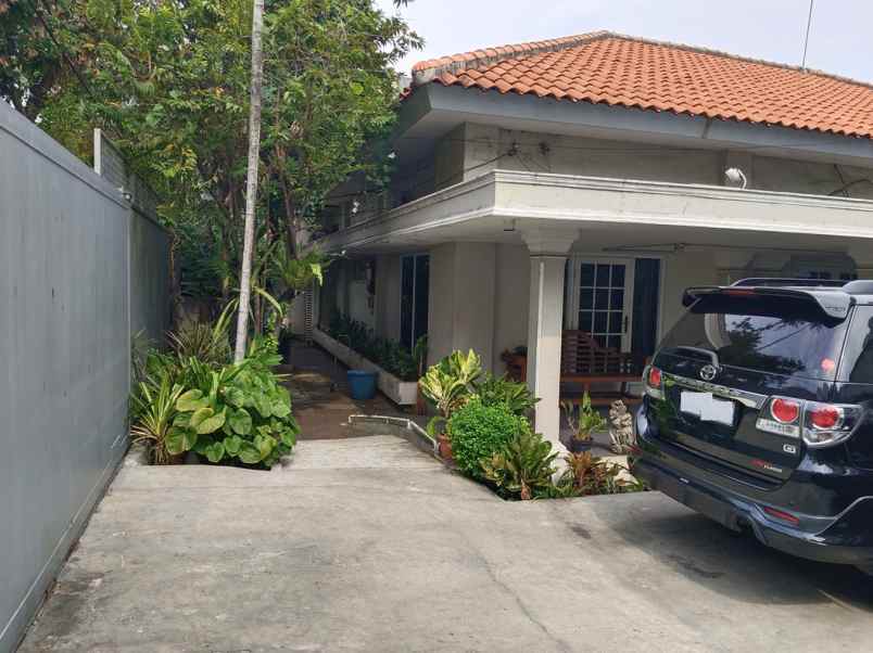 dijual rumah rumah salemba mepet