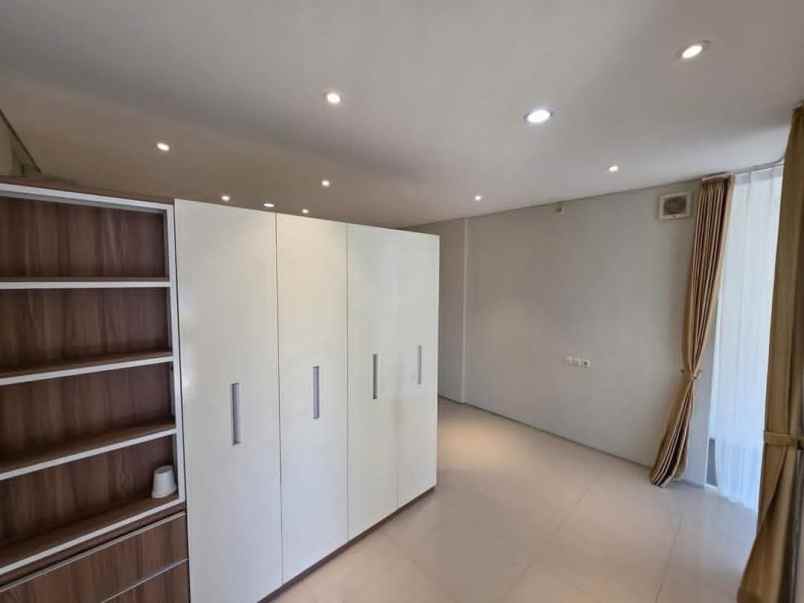 dijual rumah rumah the greenlake