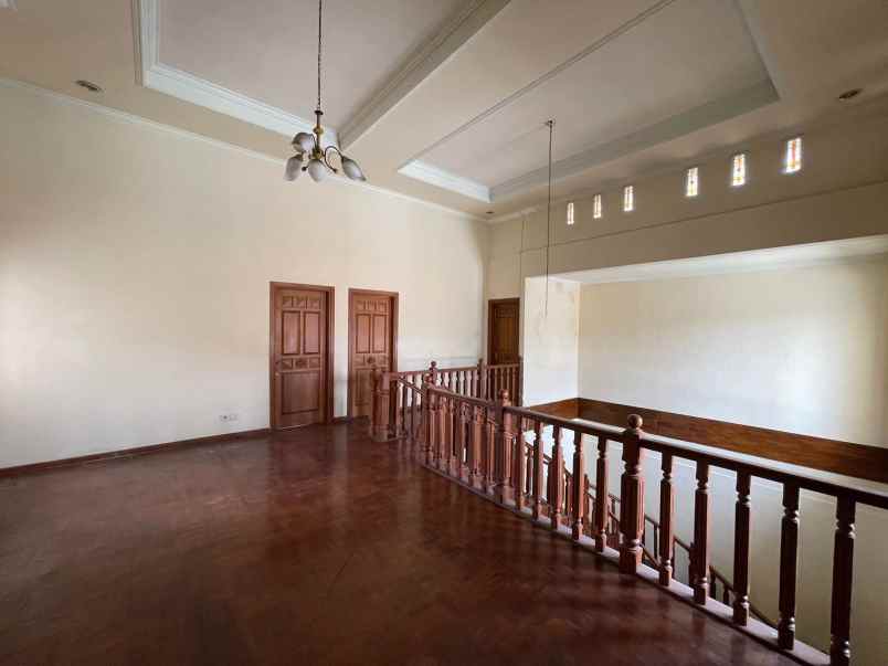 dijual rumah rungkut