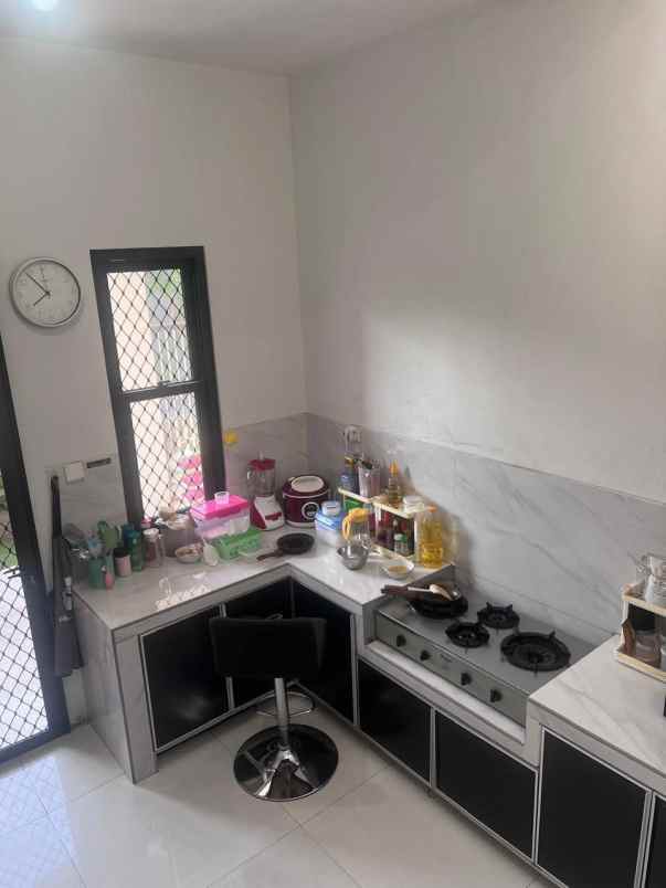 dijual rumah rungkut