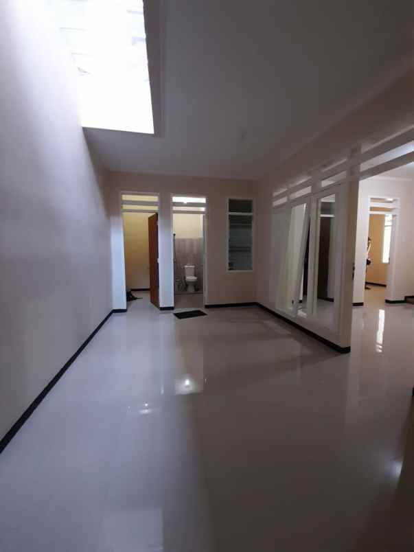 dijual rumah rungkut asri