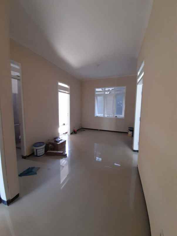 dijual rumah rungkut asri