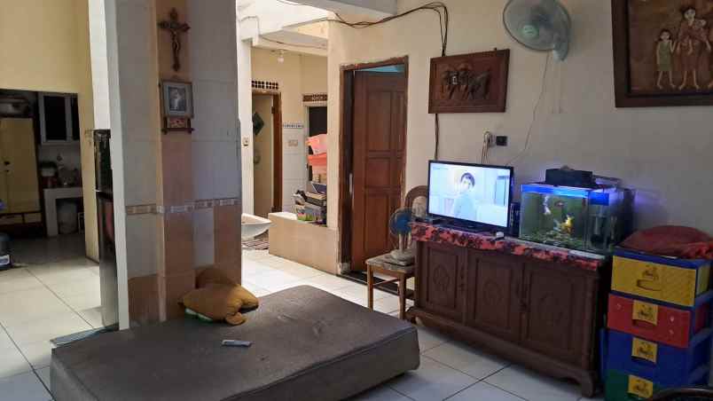 dijual rumah rungkut barata