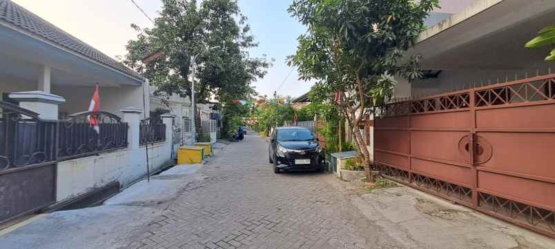 dijual rumah rungkut barata