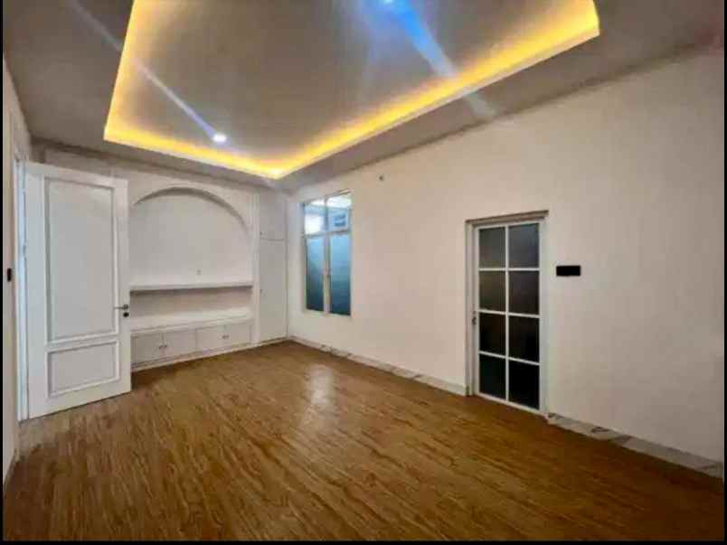 dijual rumah sambikerep