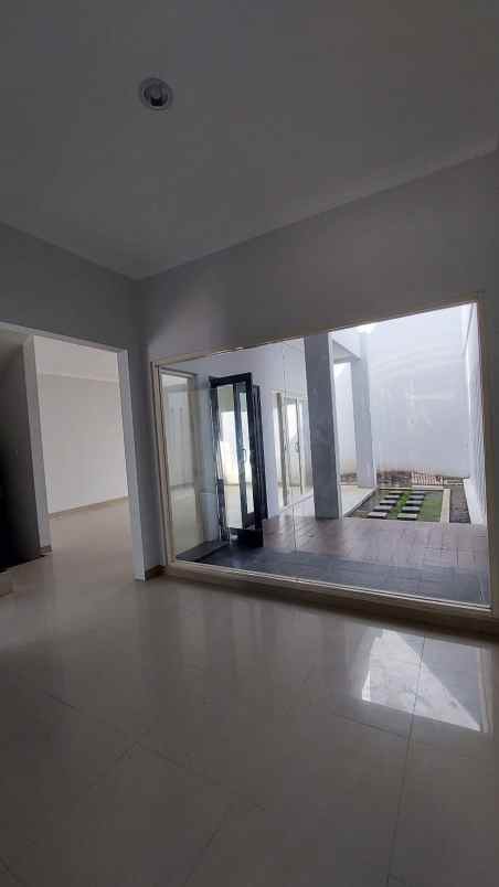 dijual rumah san diego pakuwon city