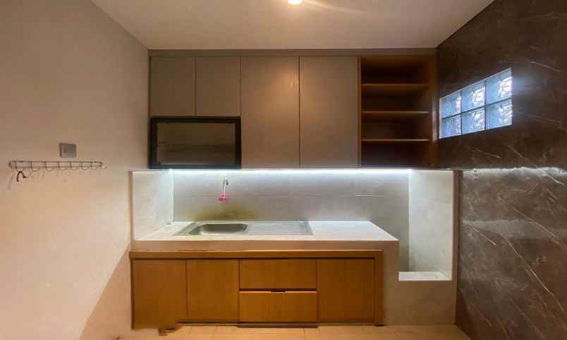 dijual rumah sanggar hurip
