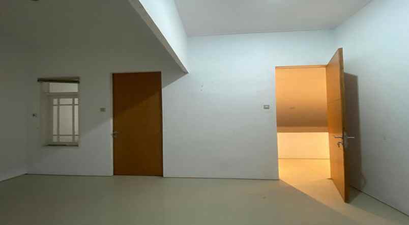dijual rumah sanggar hurip