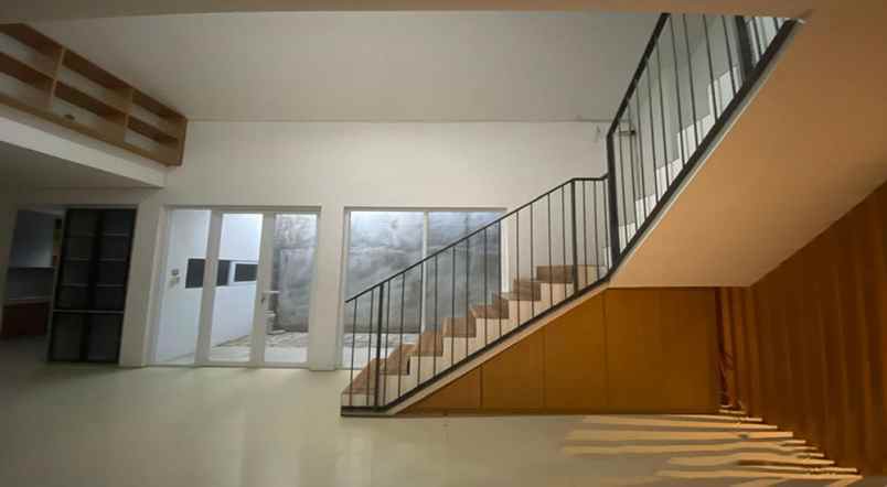 dijual rumah sanggar hurip
